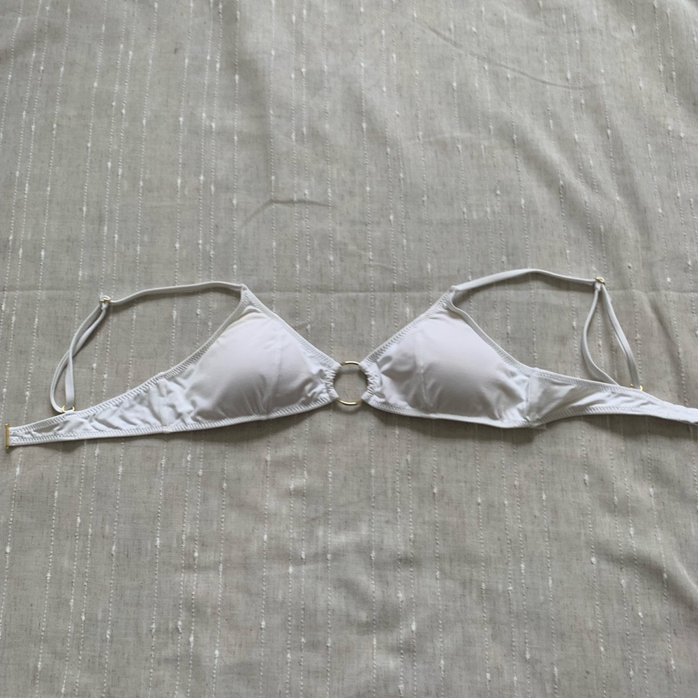 NWOT Koana Swim White O-Ring Bikini Top